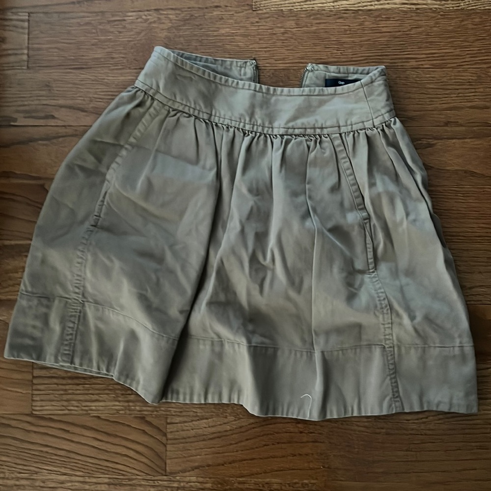 Gap size 0 pleated skirt